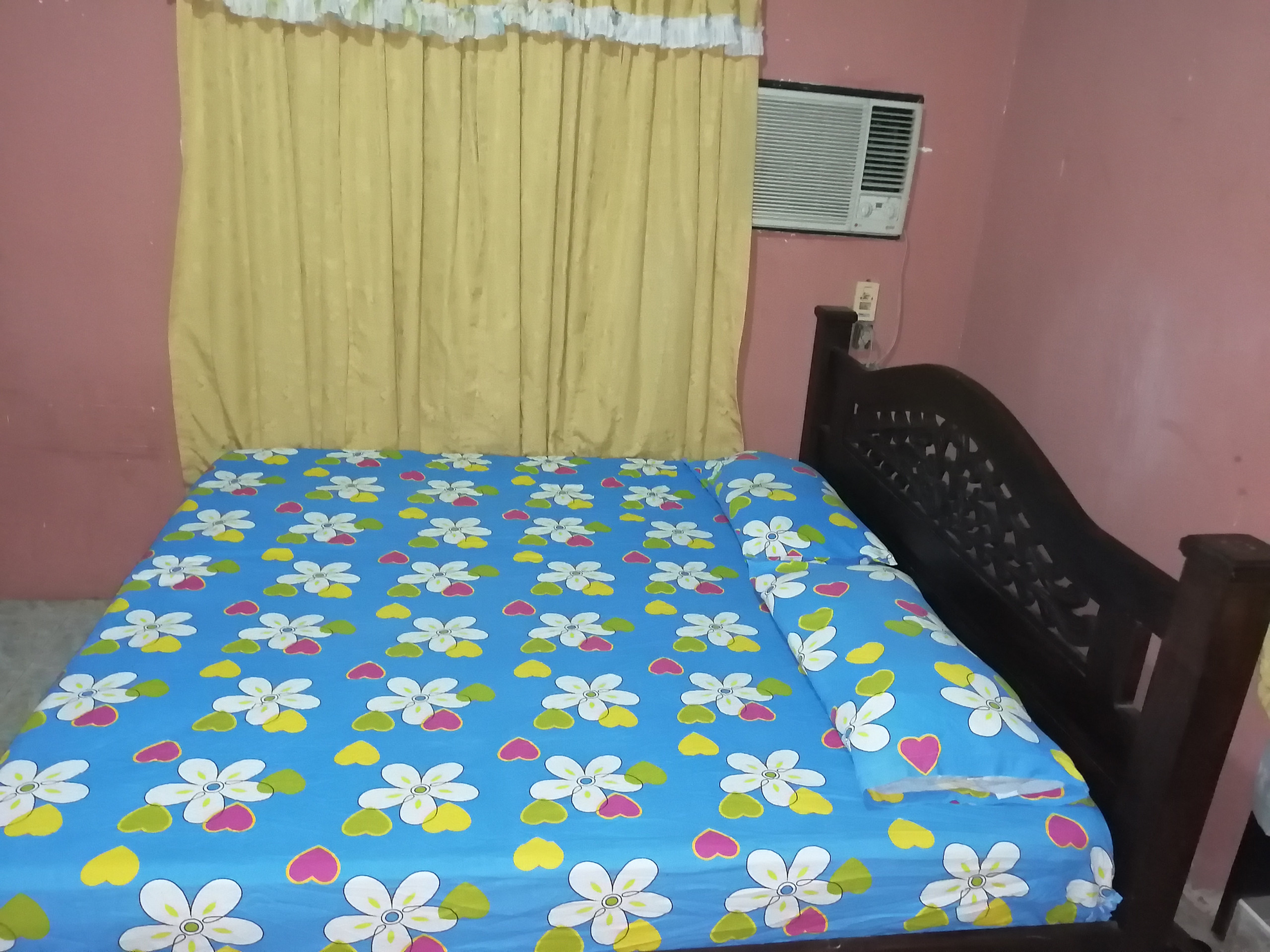 Cama King Size (2x2) de madera sin colchón 